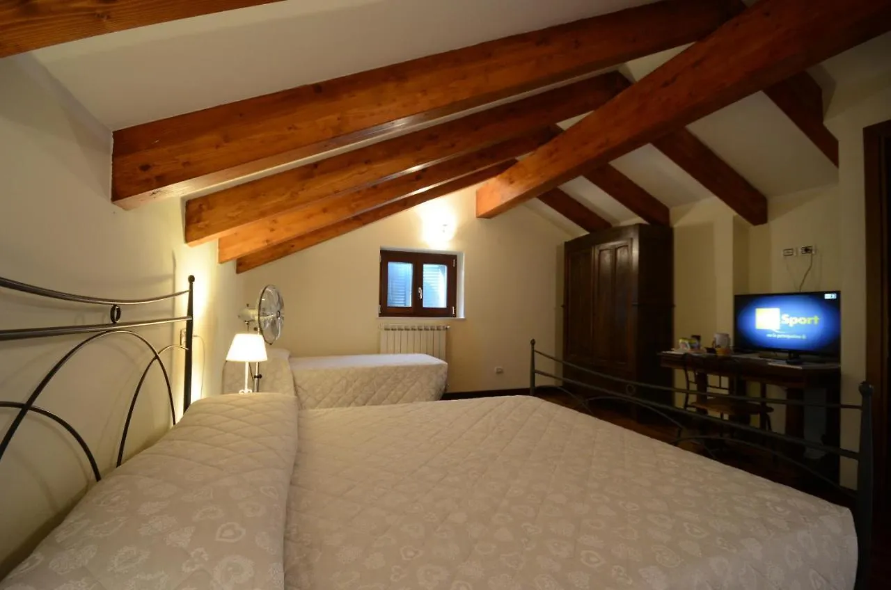 Mirbea Bed & Breakfast Cisano sul Neva Italy